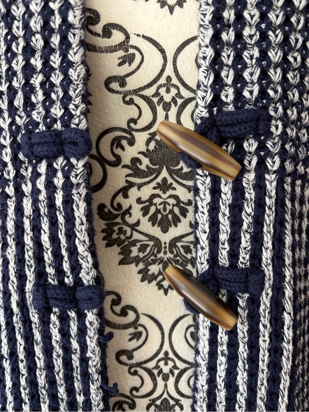 Y2K GAP Navy and White Textured Toggle Duffle Cardigan Size S - Picture 3 of 8